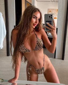 Isabella, an escort London experience.