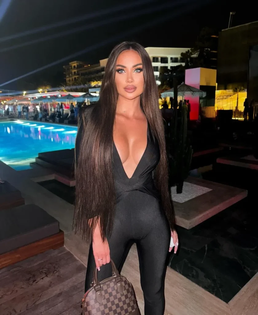 Isabella, an escort London experience.