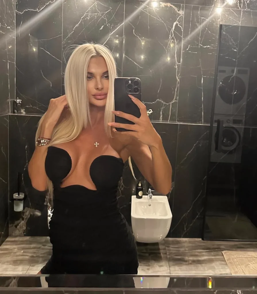 Alice, your ideal guide and escort London.